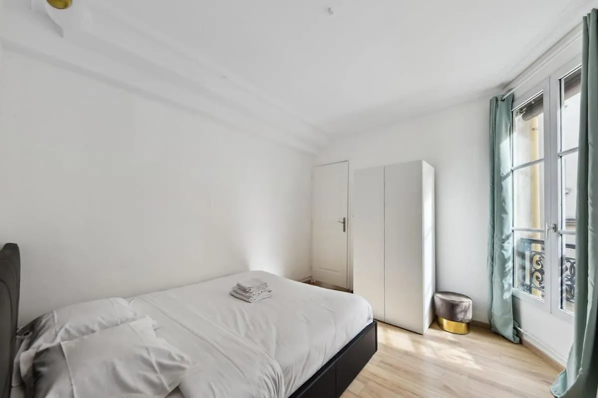 Montmartre & Abbesses - 2Br - Cityapartmentstay Paris France